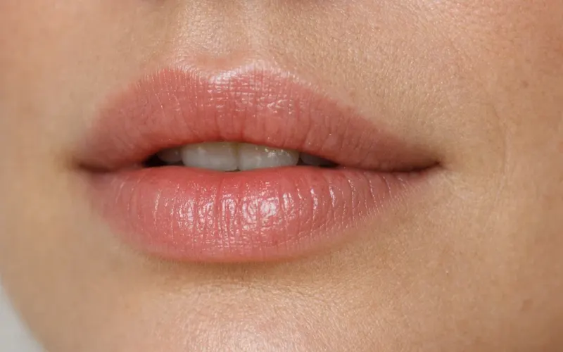 Revive lip booster treatment at Dr Harry Clinic, the hyaluronic acid and glycerol skin booster used to hydrate the lips