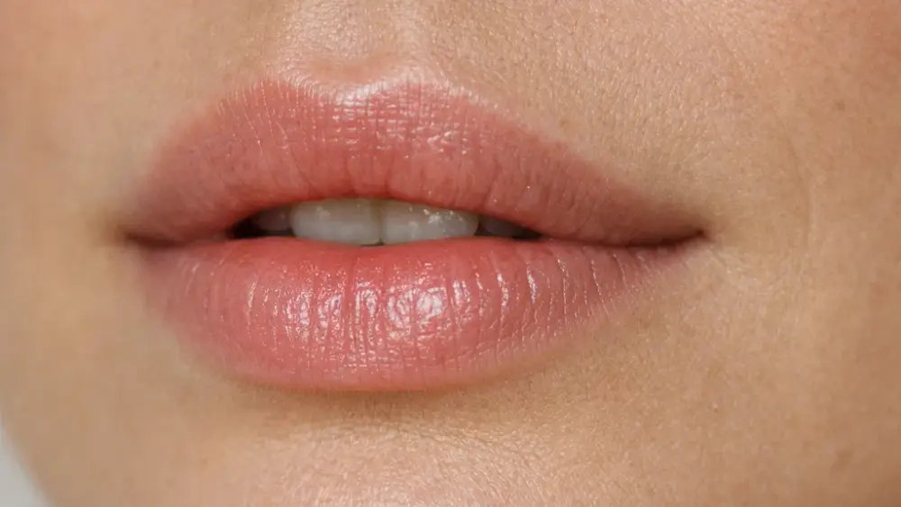 Revive lip booster treatment at Dr Harry Clinic, the hyaluronic acid and glycerol skin booster used to hydrate the lips